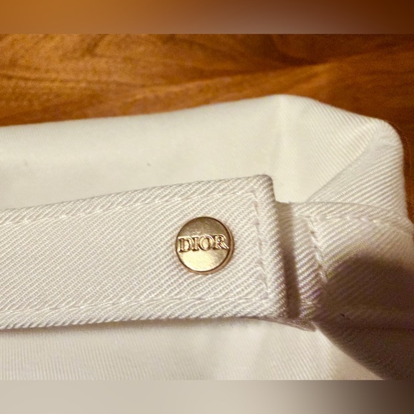 Dior Bridal "Yes I Do" Cream Cosmetic Bag. New. In Holiday box. GWP - Picture 3 of 10